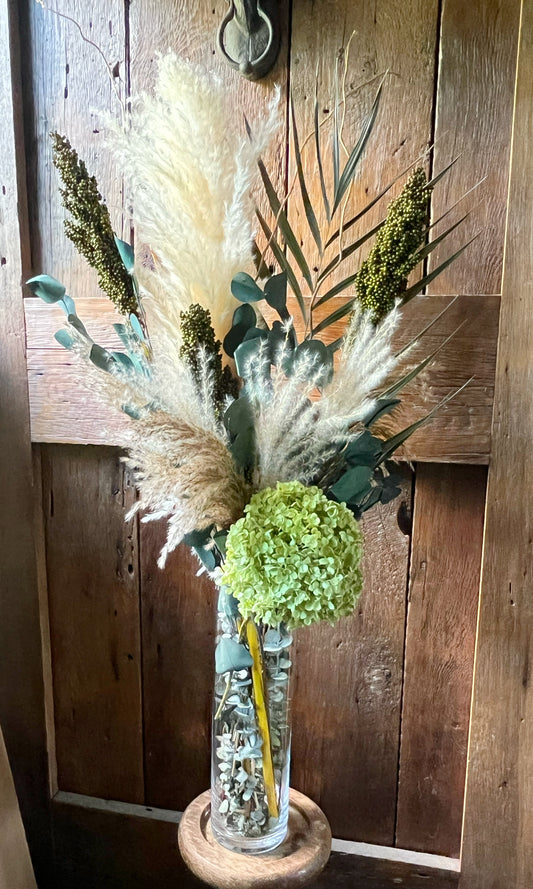 Green Elegance| Botanical Arrangement